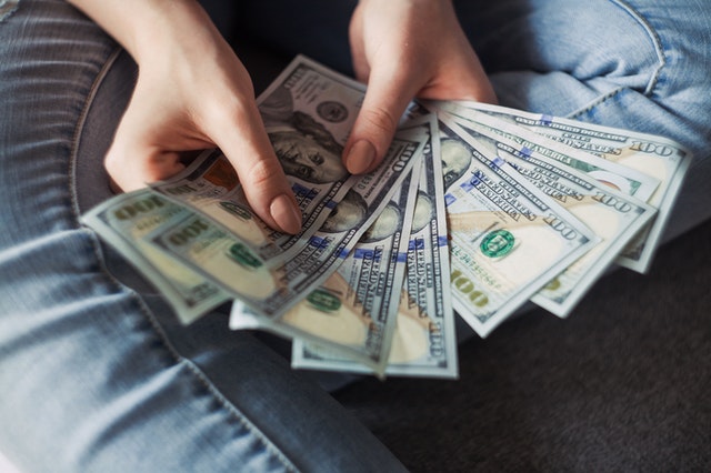How to Make Money as a Teenager (8 Easy Ways)